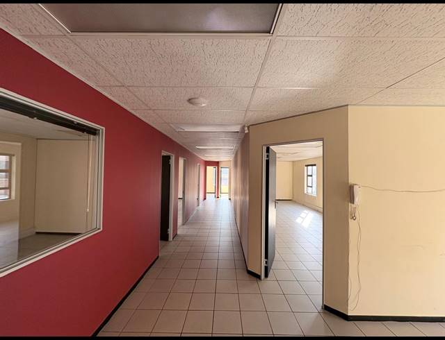 144M² OFFICE TO LET IN FOURWAYS